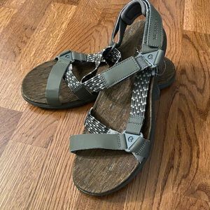 Merrel sandals size 10